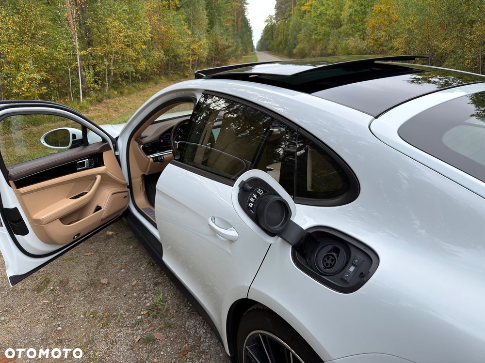 Porsche Panamera 4 E-Hybrid - 8