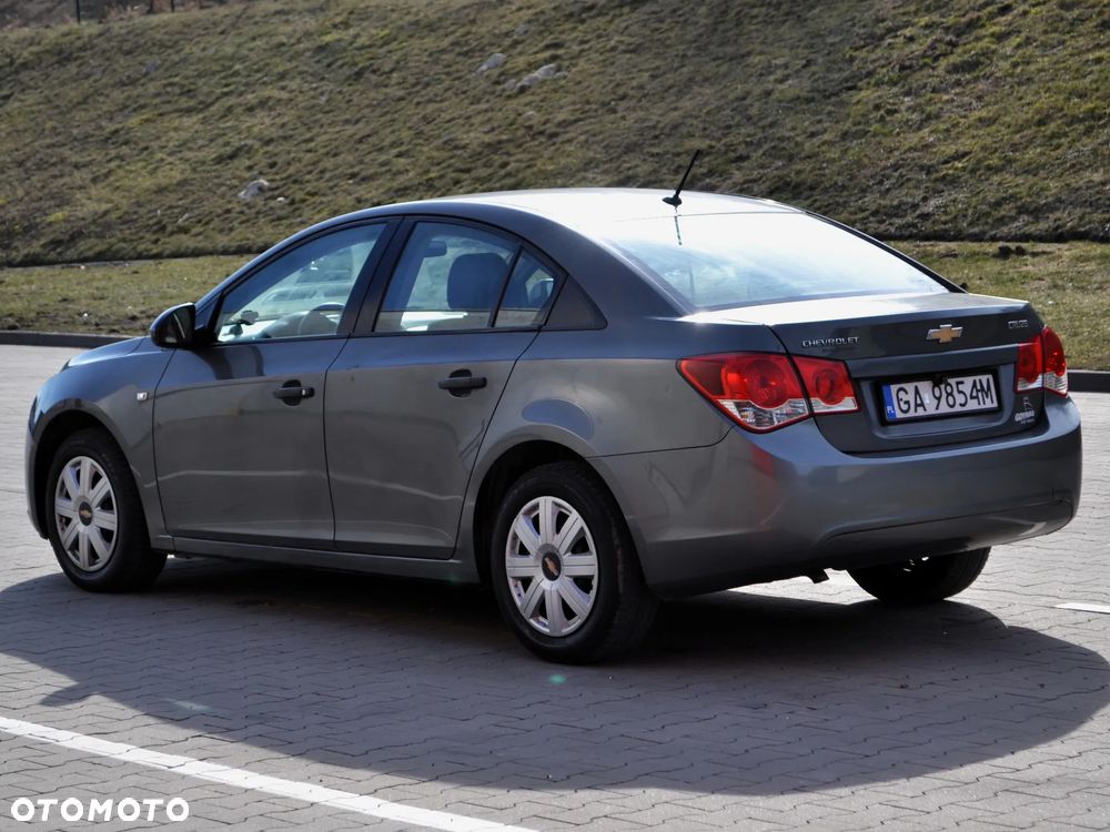 Chevrolet Cruze 1.6 Base - 4