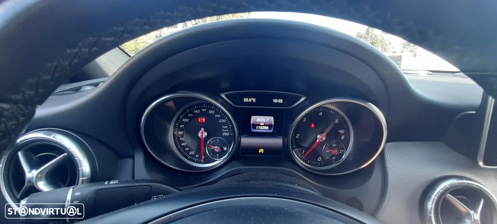 Mercedes-Benz CLA 180 d - 11