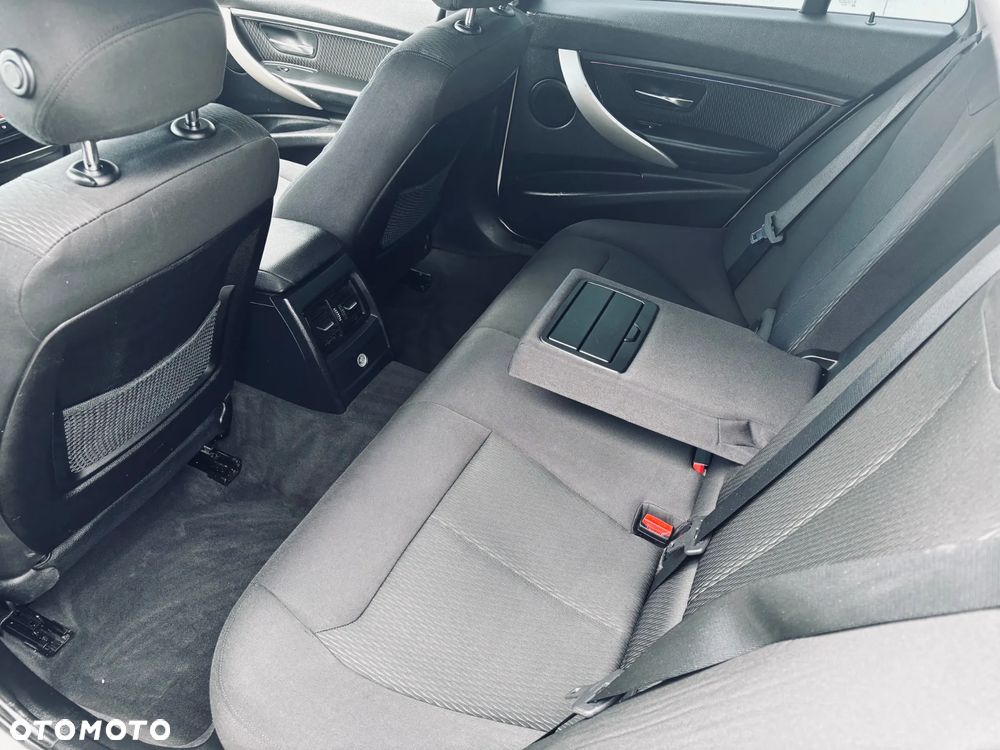 BMW Seria 3 316i M Sport - 11