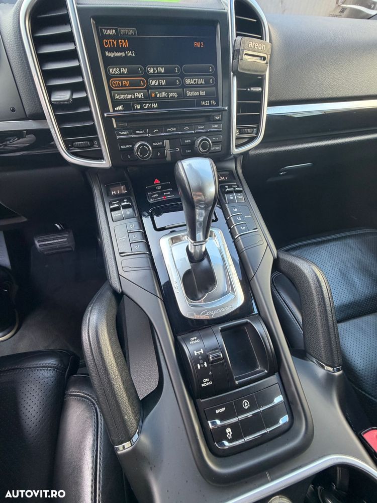 Porsche Cayenne 3.0 L - 7