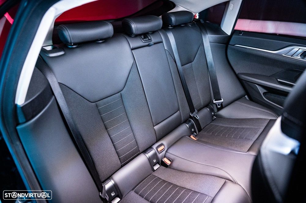 BMW i4 eDrive40 - 15