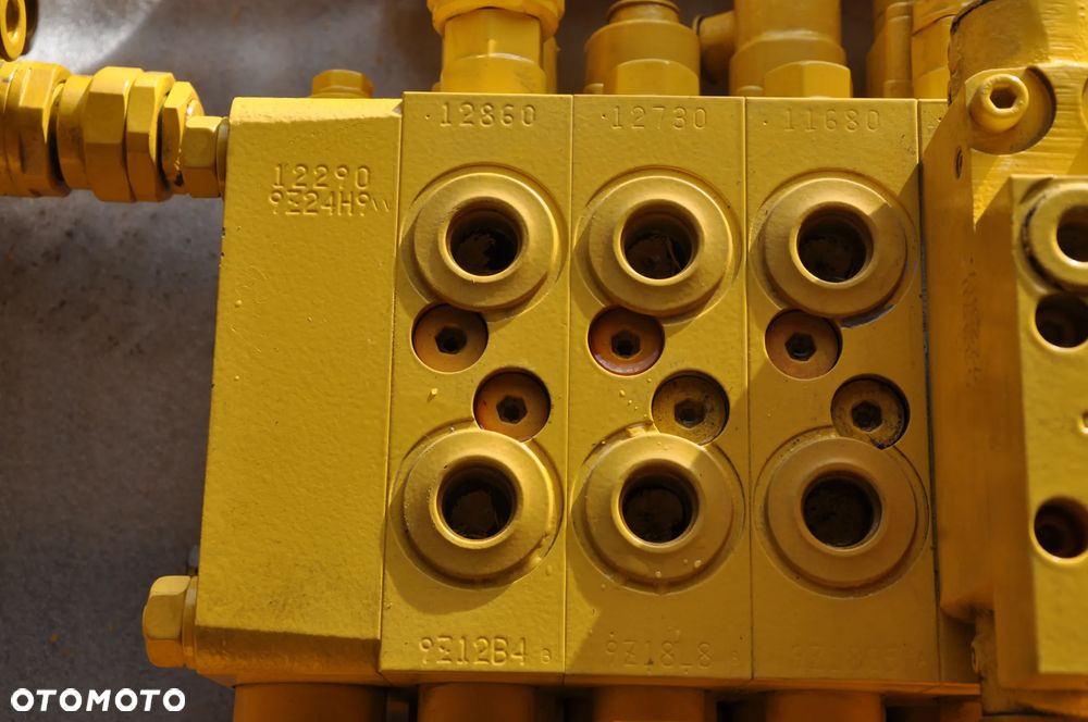 Rozdzielacz hydrauliczny Komatsu PC 170 - 6