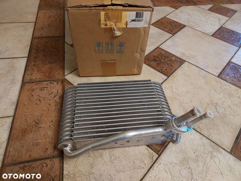 Parownik klimatyzacji  AUDI A4 B5 1.6-2.8 11.94-09.01 8D1820103A,8D1820103E,8D1820103F - 1