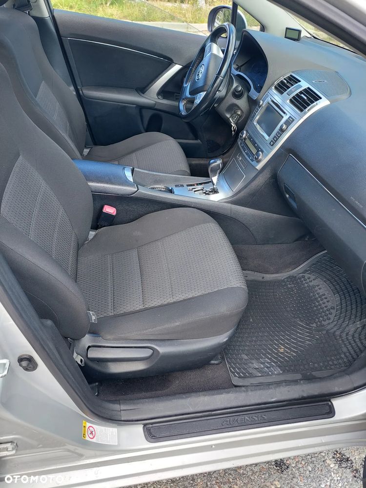 Toyota Avensis 1.8 Premium MS - 8