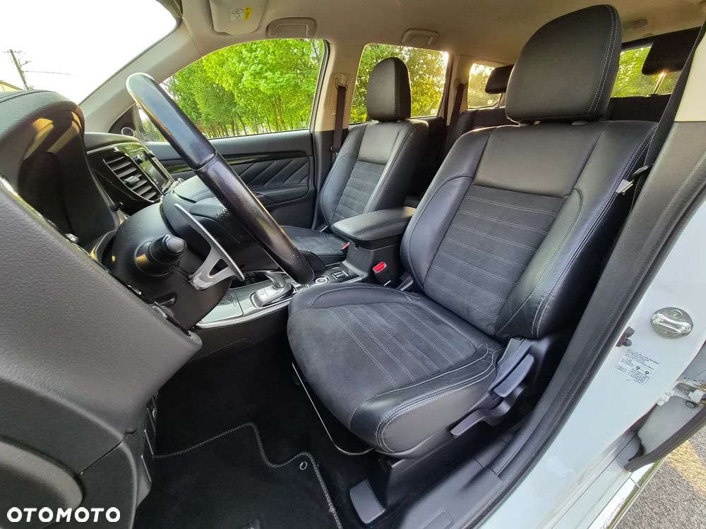 Mitsubishi Outlander - 24