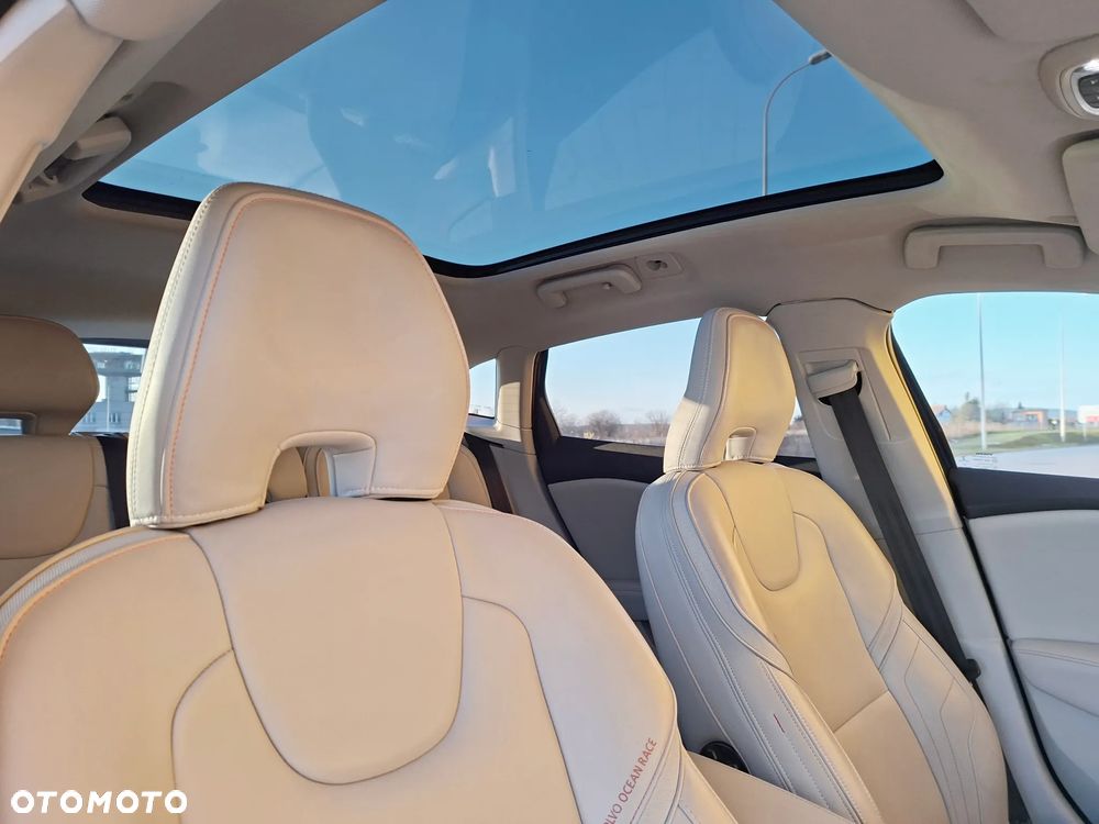 Volvo V40 Cross Country D3 Geartronic Ocean Race - 29