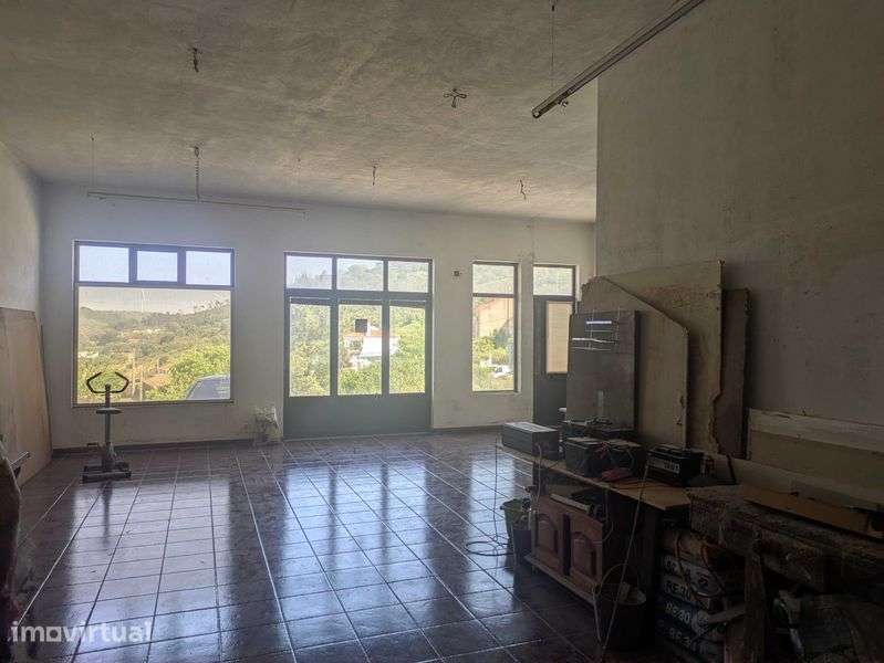 Moradia de dois pisos com afetação a comércio - Grande imagem: 3/12