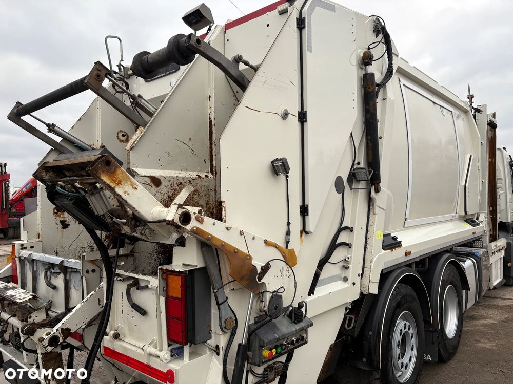 Volvo FM 330 EEV 6x2 / śmieciarka / 3 komory - 10