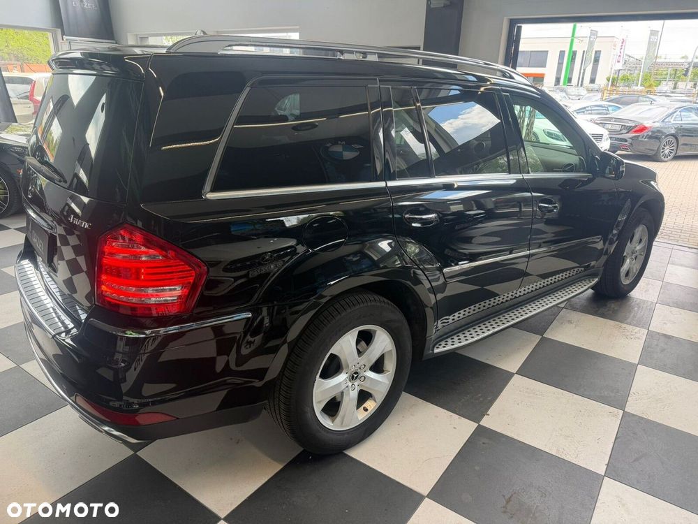 Mercedes-Benz GL - 12