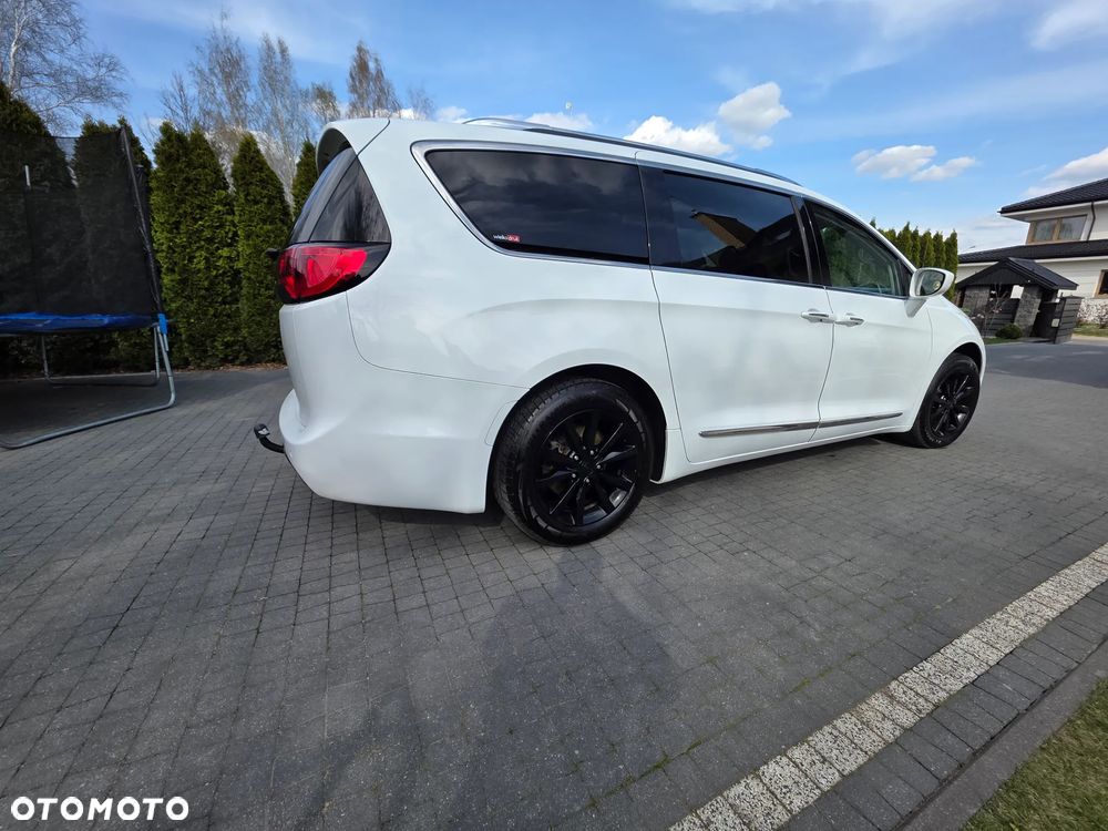Chrysler Pacifica - 13