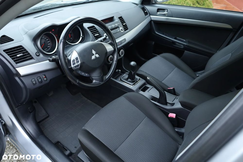 Mitsubishi Lancer 1.5 Invite - 12