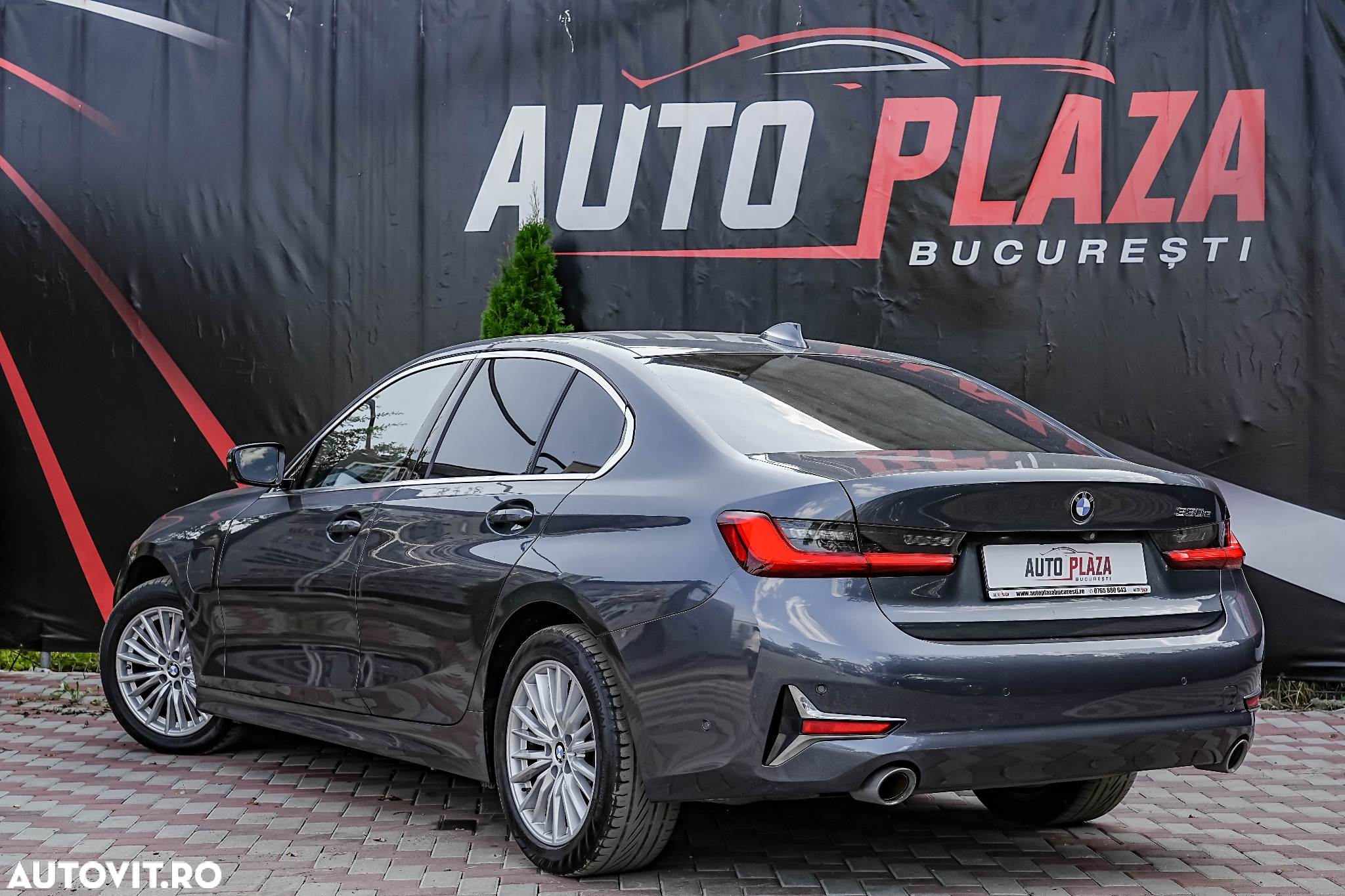 BMW Seria 3 330e Aut. Luxury Line - 9