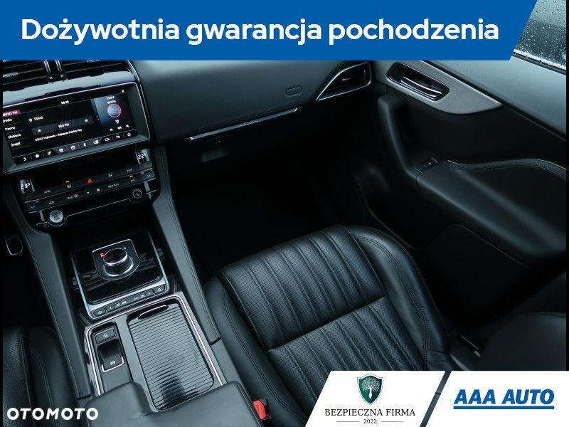 Jaguar F-Pace - 9