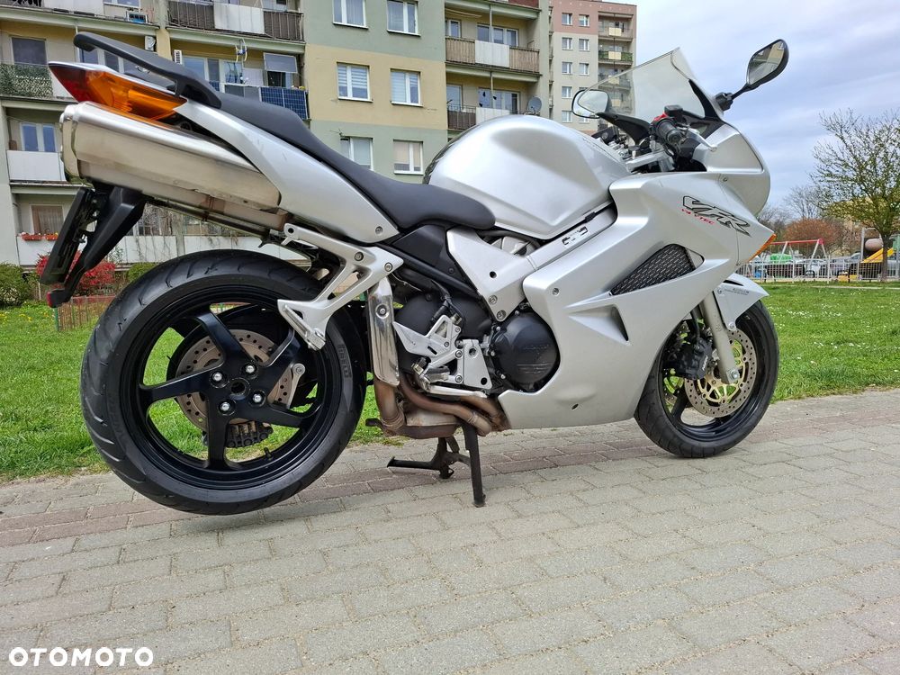 Honda VFR - 16