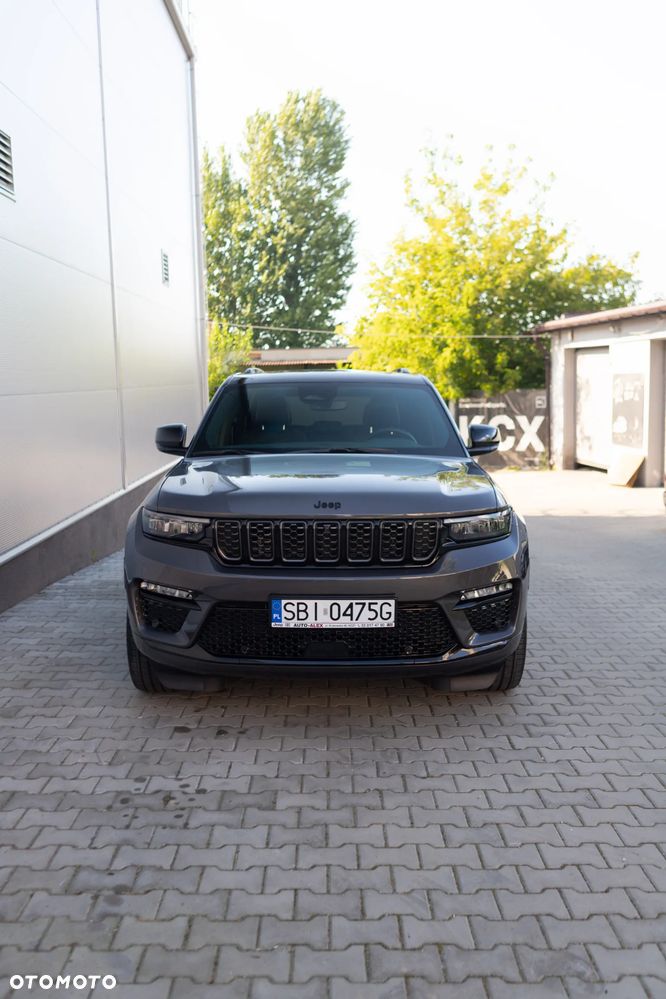 Jeep Grand Cherokee - 23