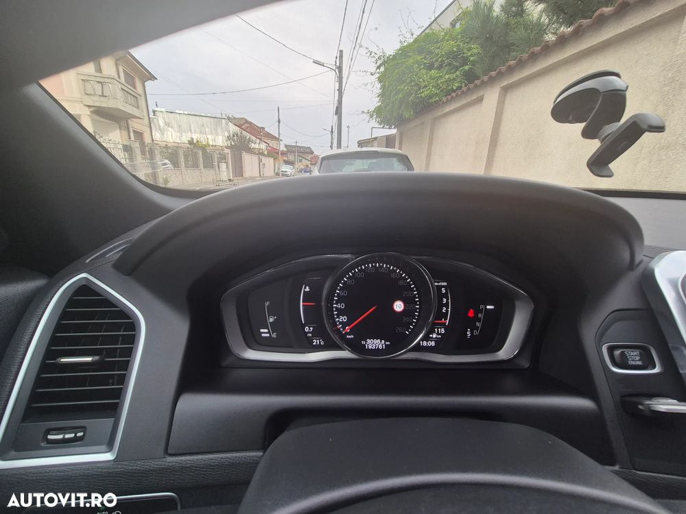 Volvo XC 60 D5 AWD Geartronic Summum - 9