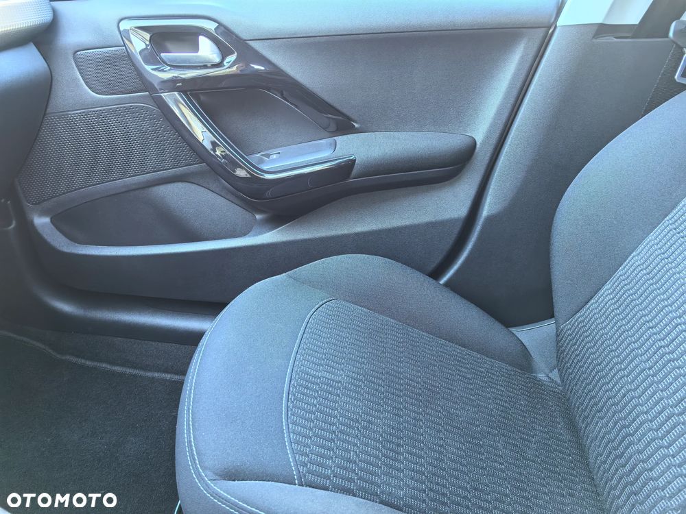 Peugeot 208 82 PureTech Style - 21