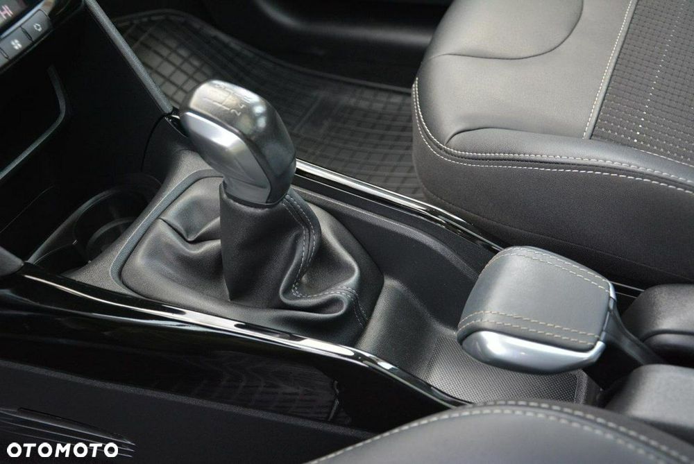 Peugeot 2008 1.2 Pure Tech GPF Allure S&S - 32