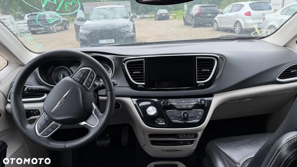 Chrysler Pacifica - 10