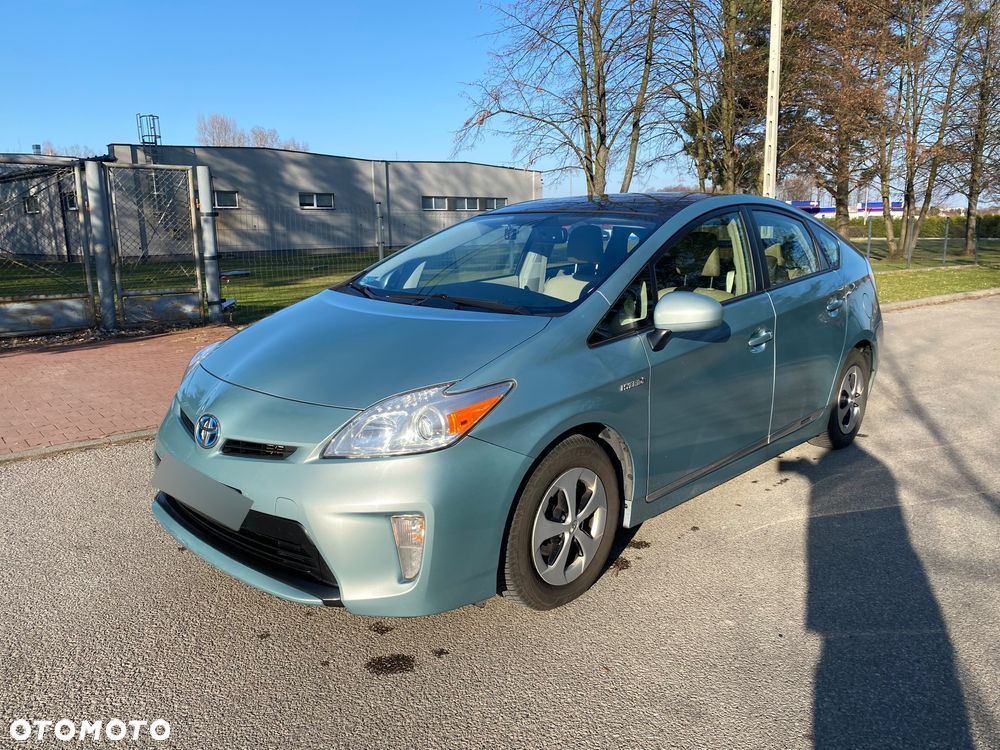 Toyota Prius (Hybrid) Executive - 11