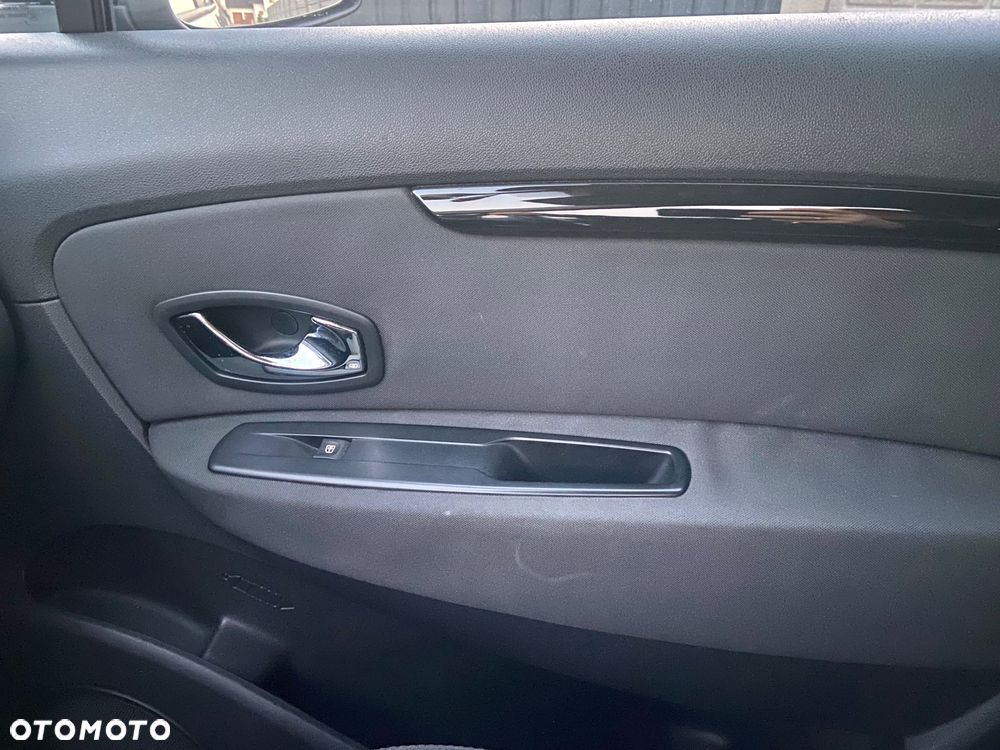 Renault Grand Scenic - 21