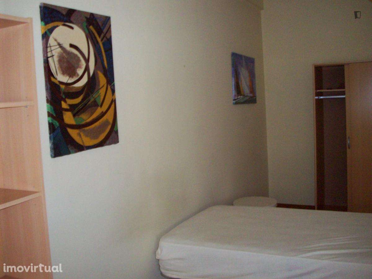 Quarto - localizado em Campolide Lisbon - Grande imagem: 2/10