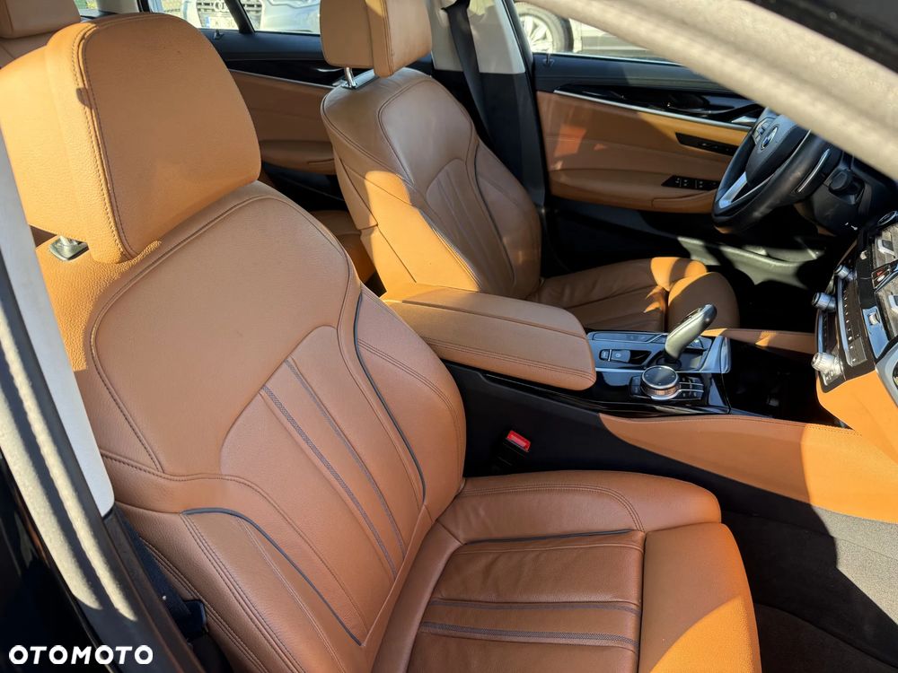 BMW Seria 5 530d xDrive Luxury Line - 12