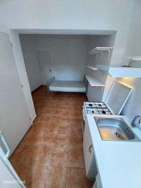 Arrenda-se T0 – Excelente Localização - Grande imagem: 2/4