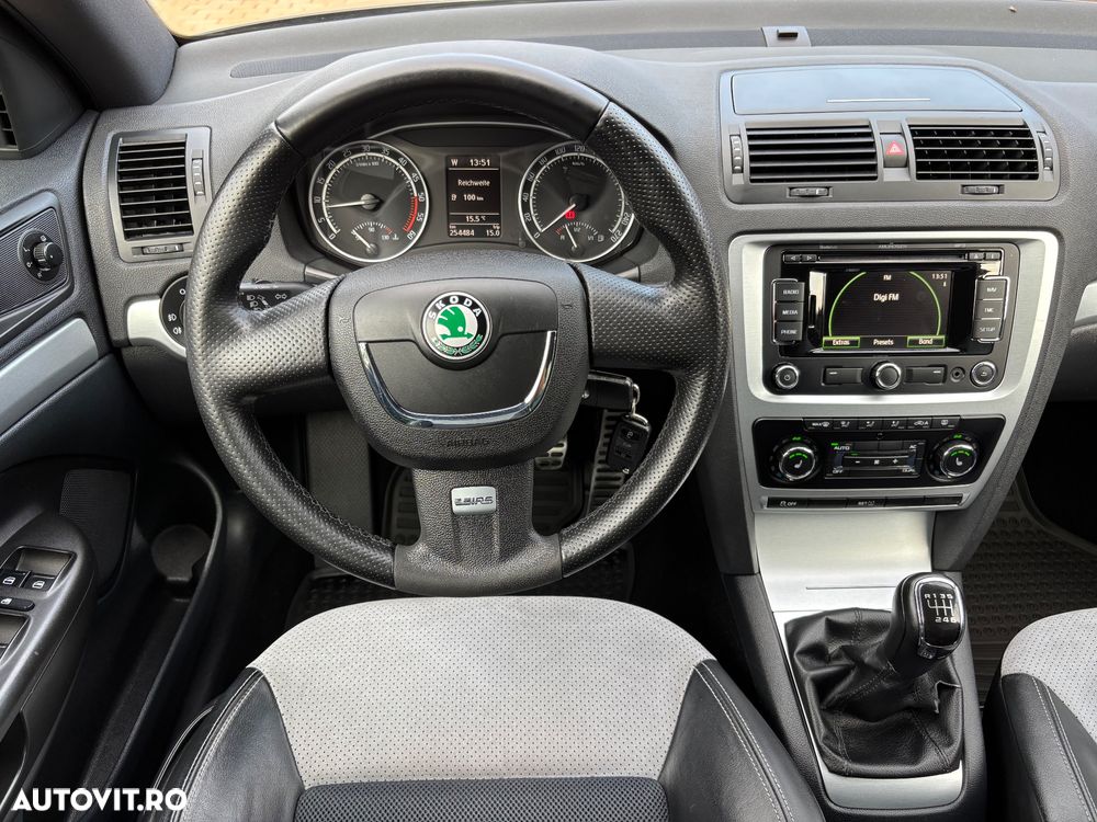 Skoda Octavia Combi 2.0 TDI RS - 6
