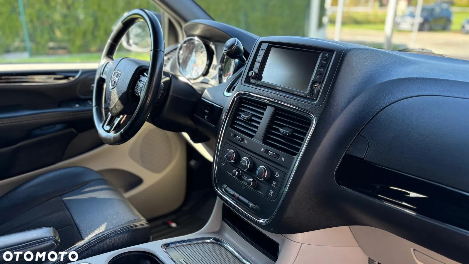 Dodge Grand Caravan - 34