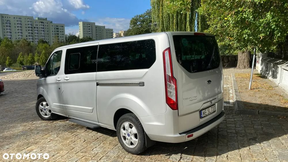 Ford Tourneo Custom - 11
