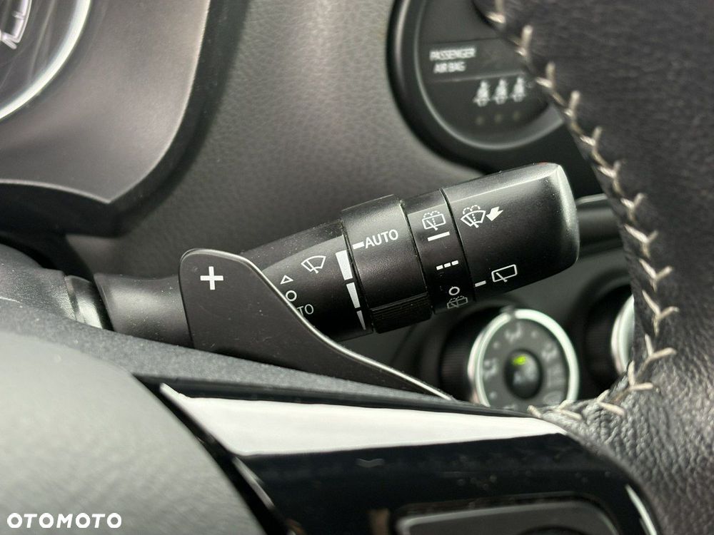 Toyota Yaris - 32