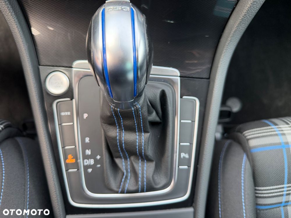 Volkswagen Golf - 14