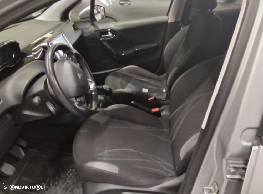 Peugeot 208 - 3