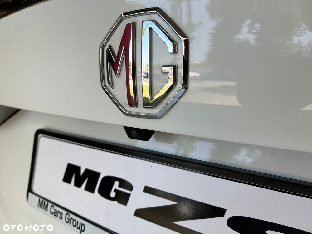 MG ZS - 32
