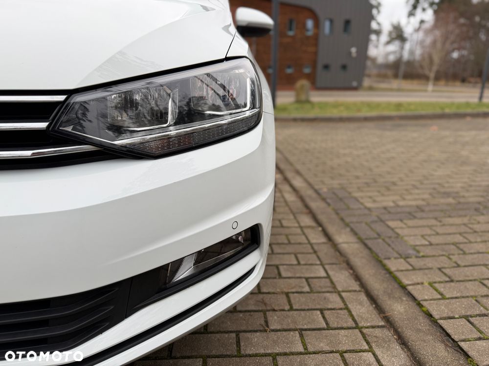 Volkswagen Touran - 11