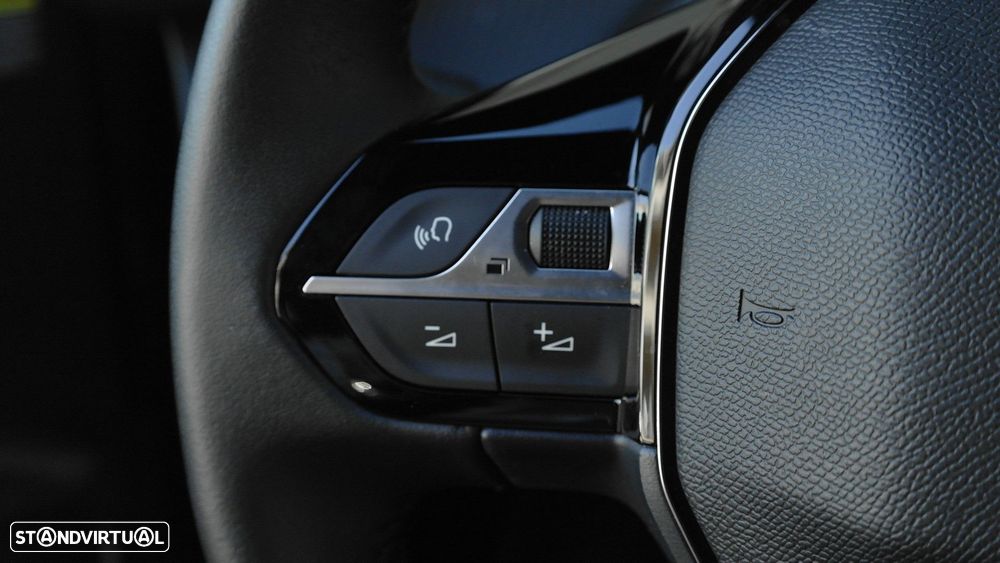 Peugeot e-2008 54 kWh Allure - 35