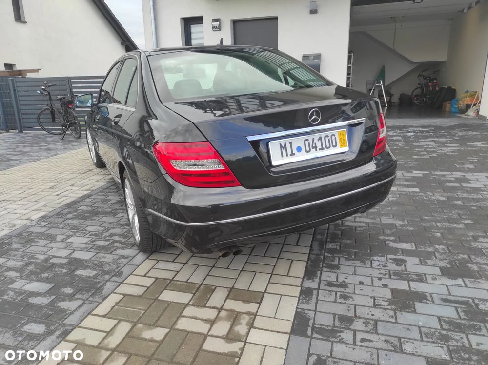Mercedes-Benz Klasa C 180 CGI BlueEff Avantgarde - 8