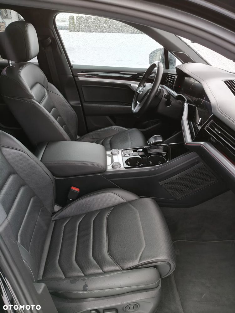 Volkswagen Touareg 3.0 V6 TDI SCR 4Motion Automatik R-Line - 11