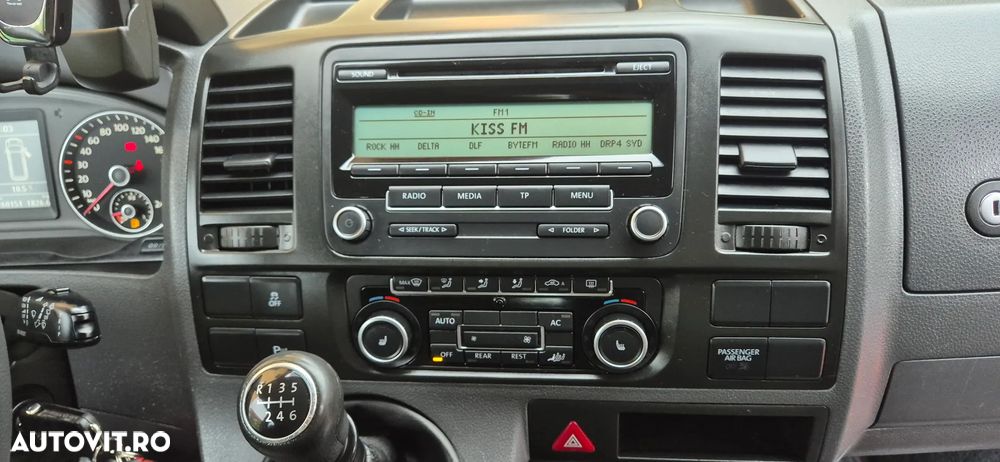 Volkswagen Caravelle - 24