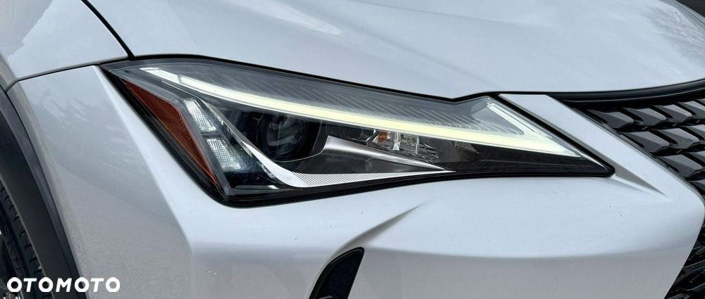 Lexus UX - 16