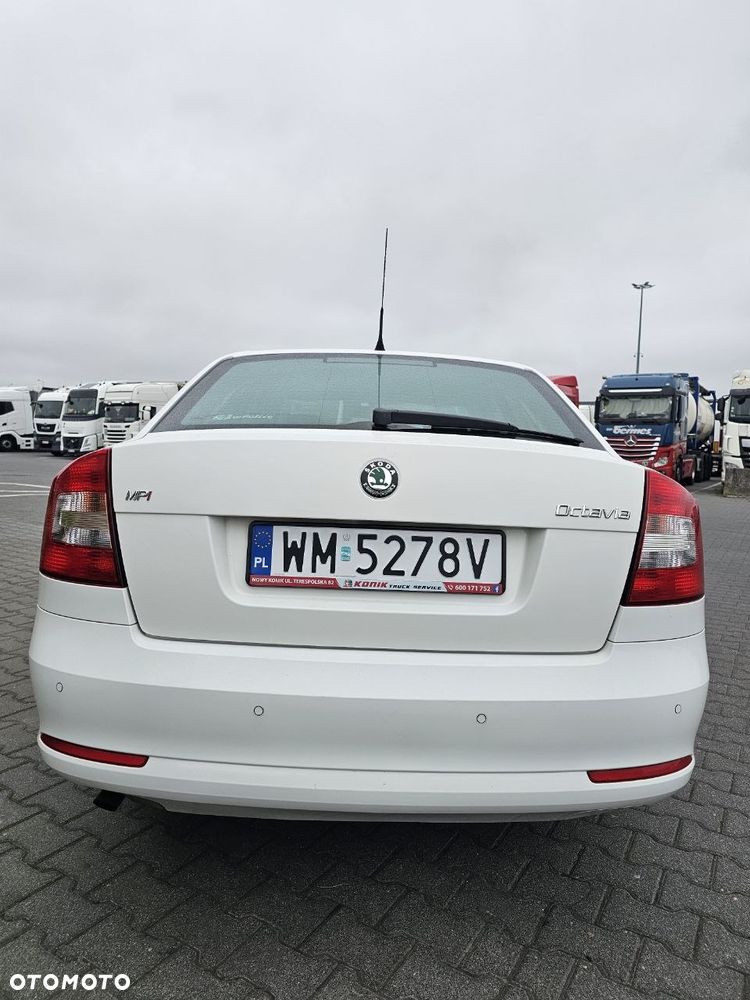 Skoda Octavia 1.6 Elegance - 10