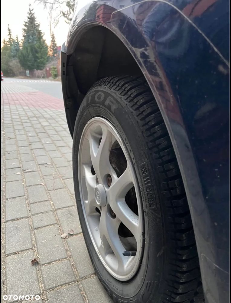 Toyota Yaris 1.0 Base - 6