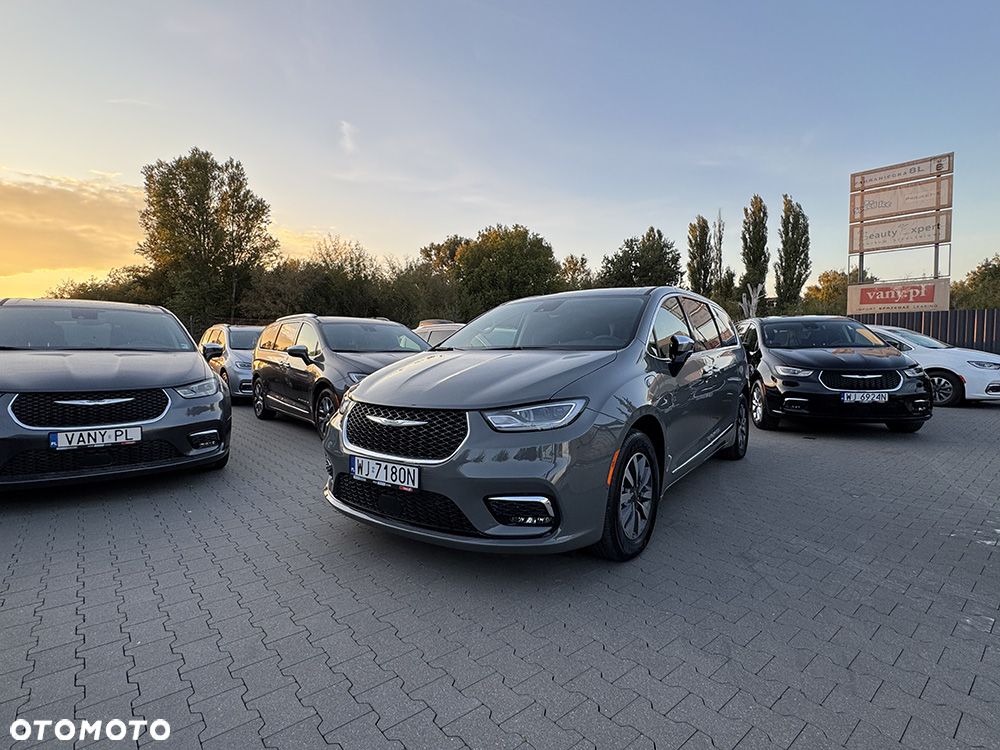 Chrysler Pacifica - 39