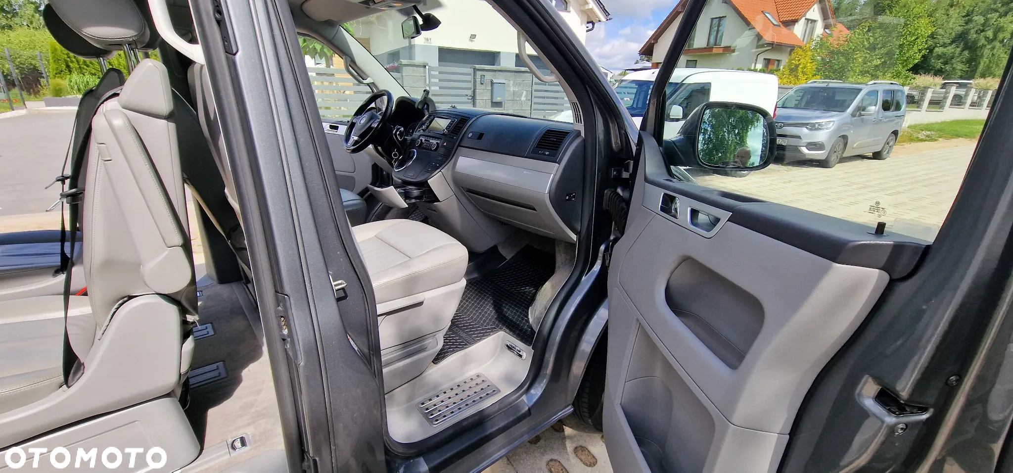 Volkswagen Multivan - 11