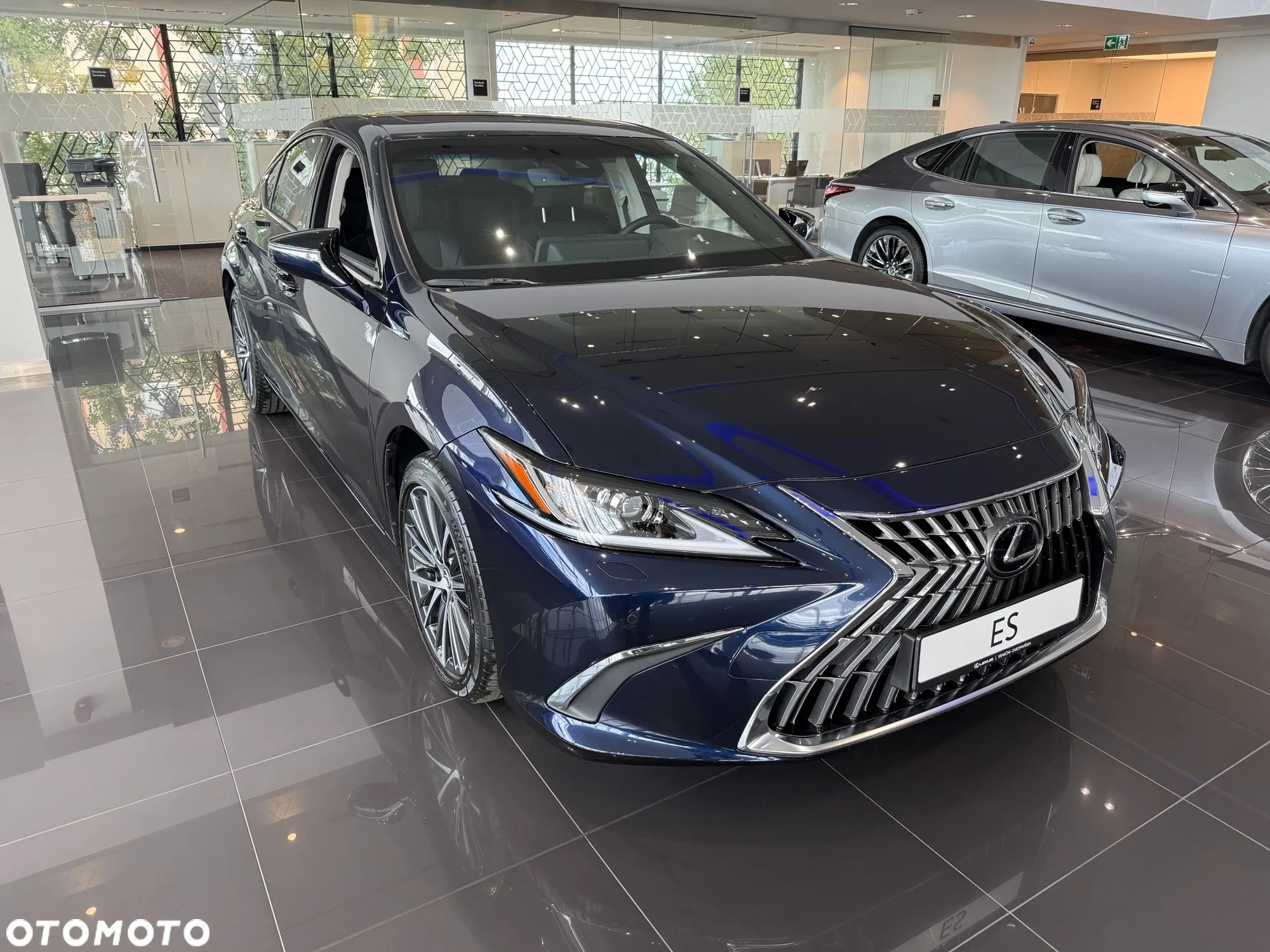 Lexus ES 300h Business Edition - 3