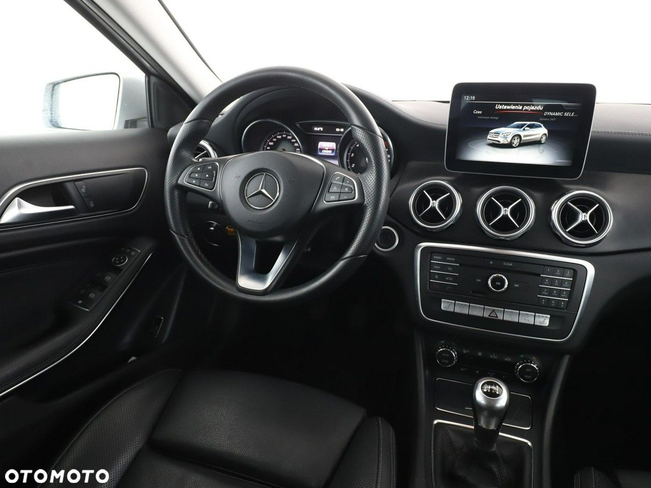 Mercedes-Benz GLA 200 Urban - 16