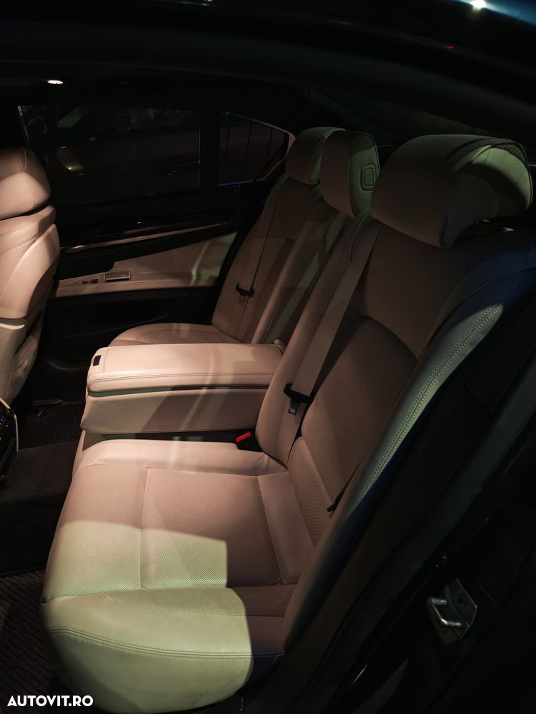 BMW Seria 7 740d xDrive - 11