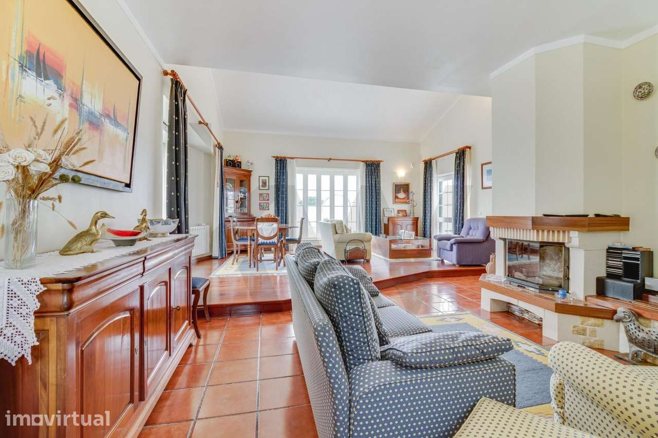 Moradia T5 Independente, com  jardim, piscina coberta e garagem. - Grande imagem: 5/55